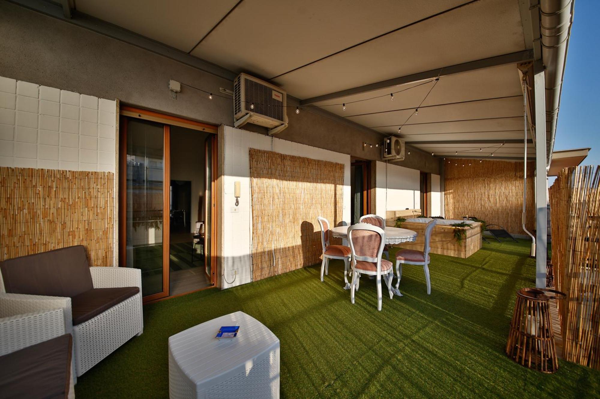 Ferienwohnung Atticoderossi A 500Mt Da Stazione&Centrostorico Bari Exterior foto