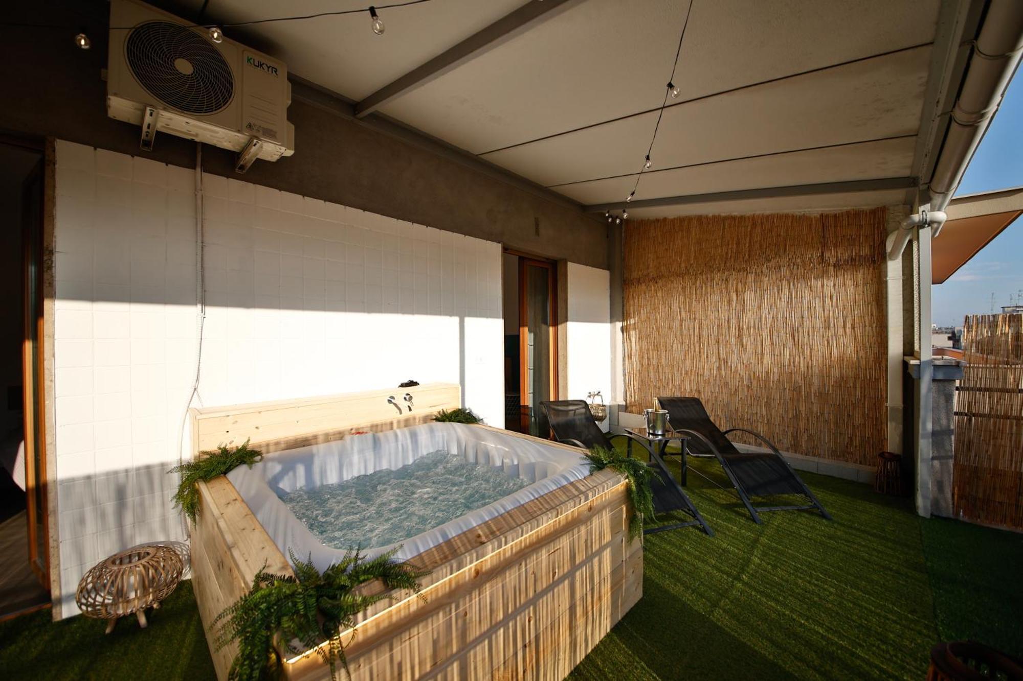 Ferienwohnung Atticoderossi A 500Mt Da Stazione&Centrostorico Bari Exterior foto